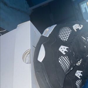 Jordan 4 white thunders